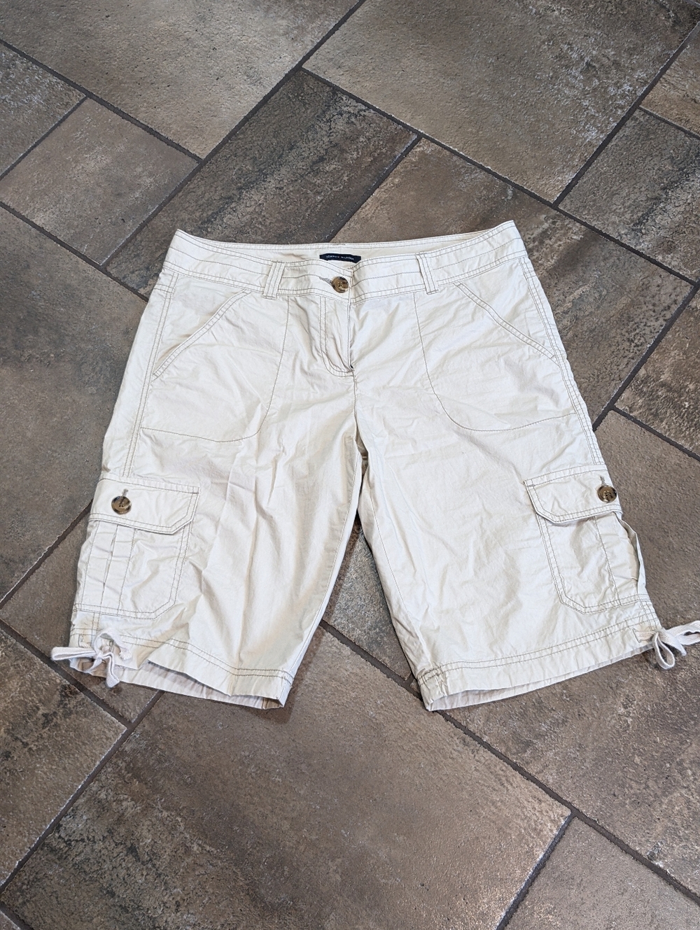 Tommy Hilfiger Cargo Athleisure 100% Cotton Golf Summer Shorts Size 10 Cream